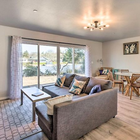 Canal Cottage Retreat With Dock And Waterfront Views 维景湾畔 外观 照片