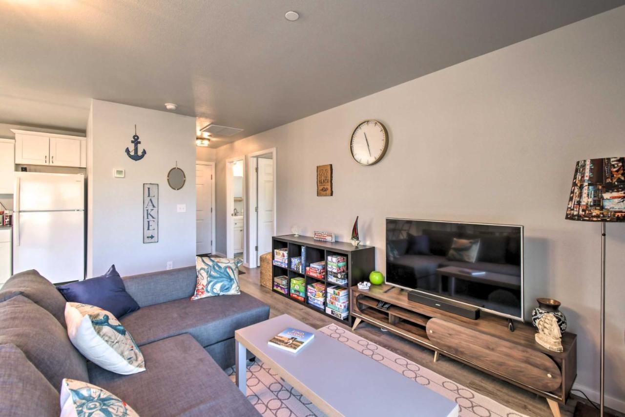 Canal Cottage Retreat With Dock And Waterfront Views 维景湾畔 外观 照片
