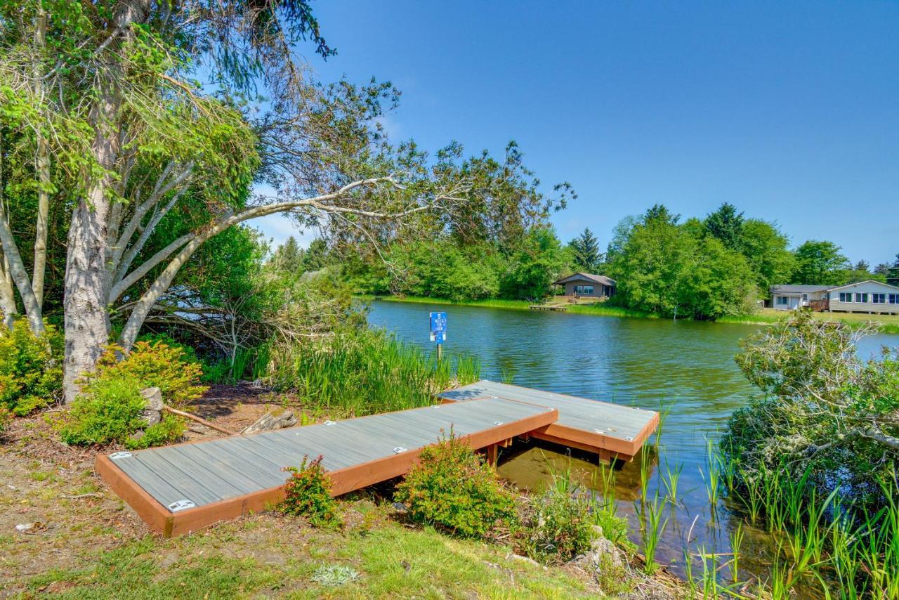 Canal Cottage Retreat With Dock And Waterfront Views 维景湾畔 外观 照片
