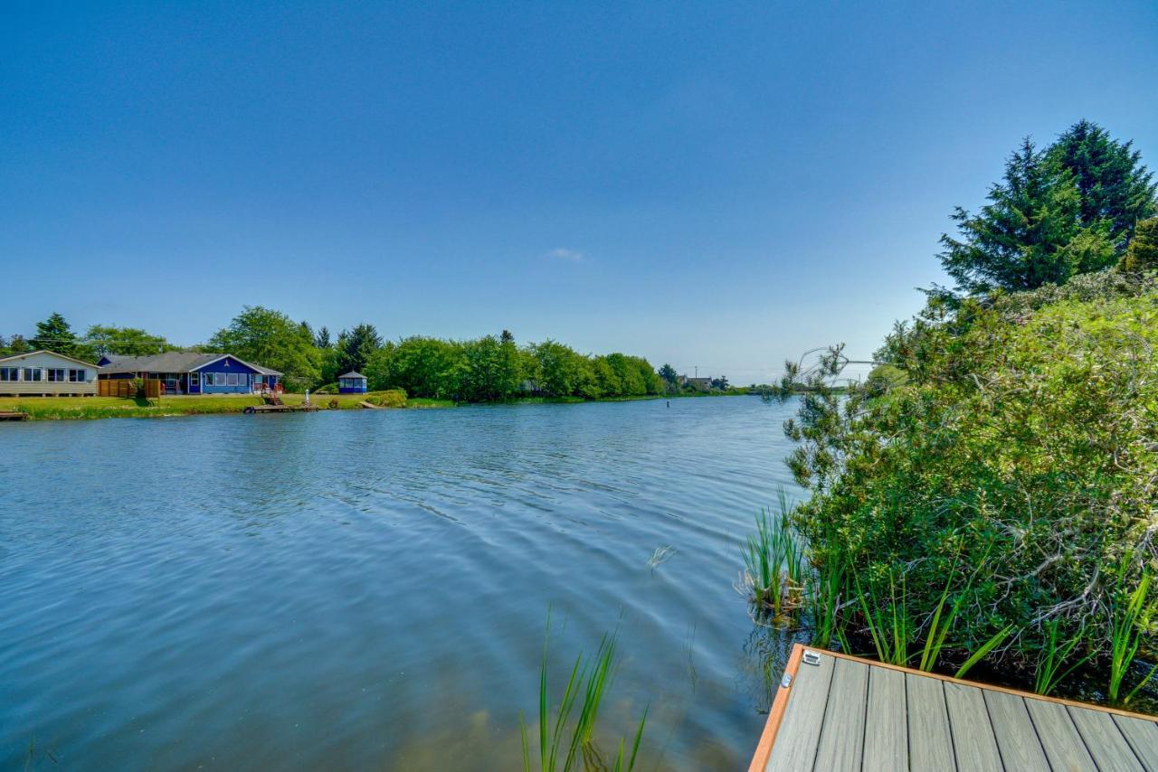 Canal Cottage Retreat With Dock And Waterfront Views 维景湾畔 外观 照片